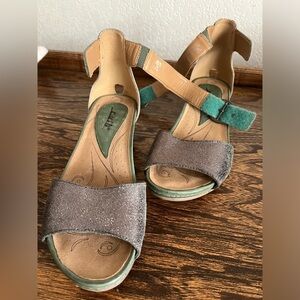 Pre-owned Earth Hera Sandal in Pewter Size 7
